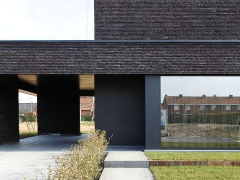 Carport geïntegreerd in het volume van de woning