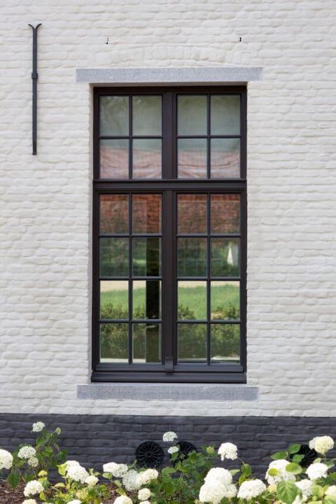 Steellook ramen met arduinen dorpel en latei