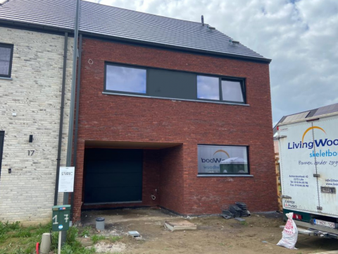 Moderne Halfopen Bebouwing In Houtskelet In Melsele