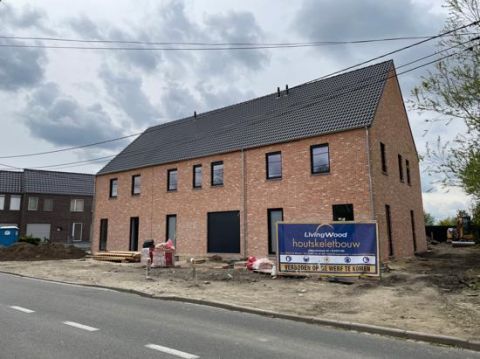 Klassieke Halfopen Bebouwing In Houtskelet In Buggenhout