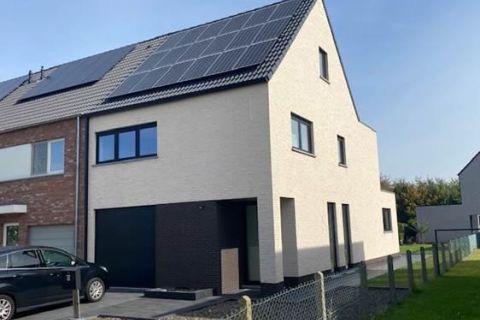 Halfopen Eigentijdsewoning Mol4